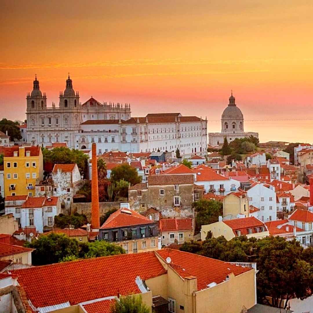 Инвестиции в недвижимость Португалии. Как в 2021 году переехать всей семьей в новую, лучшую жизнь? История переезда Романа и Ольги.